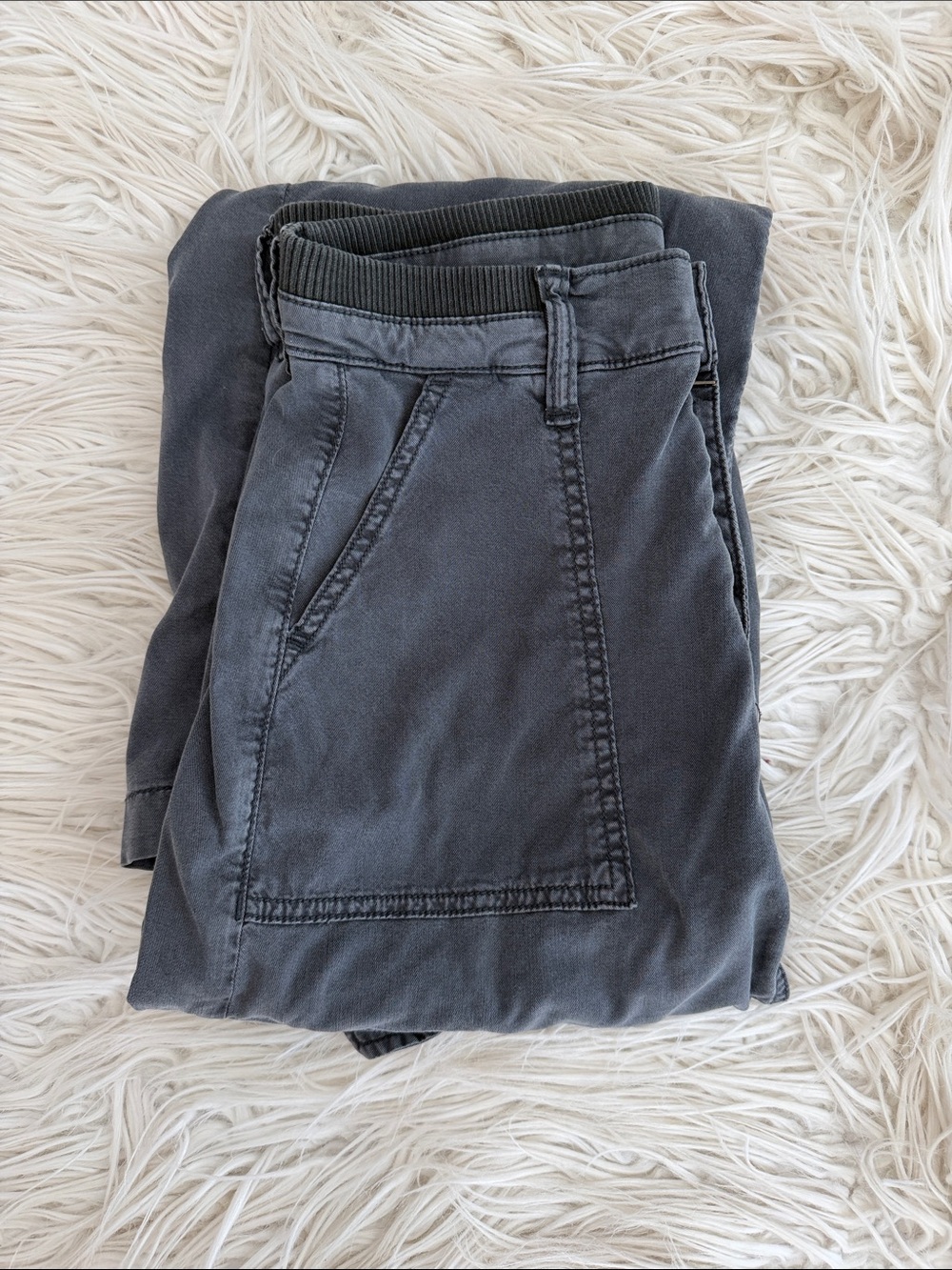 Women’s American Eagle Cargo Pants